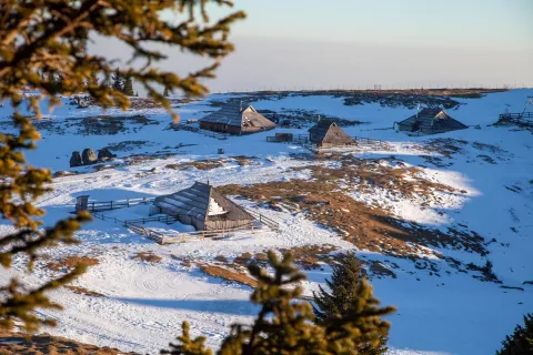 Velika planina je ena najbolj priljubljenih turističnih točk v kamni&scaron;ki občini. / Foto: Ale&scaron; Senožetnik
