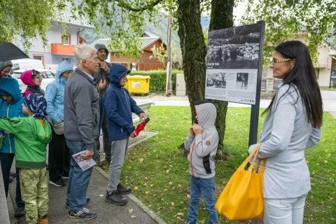 Dogodek Prekaljena kultura - dnevi evropske kulturne dedi&scaron;čine in svetovni dan turizma.Gornjesavski muzej Jesenice.Vodenje Spomini starih Jesenic. / Foto: Nik Bertoncelj