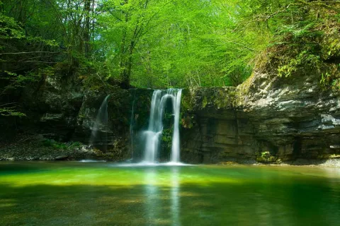 Prvonagrajena fotografija v kategoriji Tematske poti: Pera&scaron;ki slap, avtor Tomaž Sedej