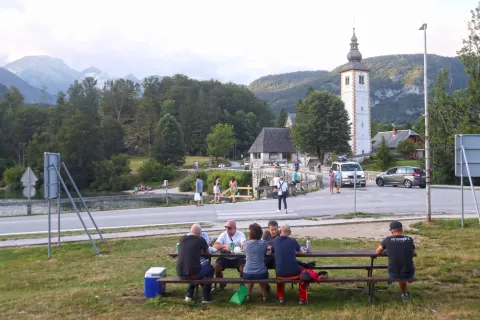 Do konca septembra letos je Bohinj obiskalo skupno 283.324 gostov, ki so ustvarili 764.900 nočitev. / Foto: Gorazd Kavčič