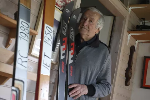 portret Andrej Robič 90 letnik Radovljica Martuljek podjetje Elan carvin smuči / Foto: Gorazd Kavčič