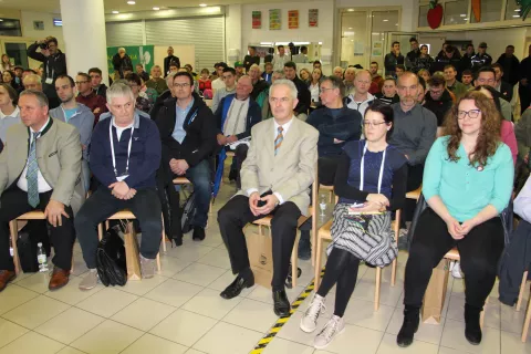 Del udeležencev prvega senenega festivala v Sloveniji / Foto: Cveto Zaplotnik