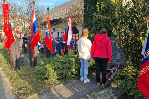 V Zgornji Besnici so pripravili spominsko prireditev ob osemdeseti obletnici streljanja sedmih talcev. / Foto: Simon &Scaron;ubic