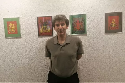 Avtor razstave Miha Perčič tokrat vabi na grafično potovanje v svet žuželk. / Foto: Samo Lesjak