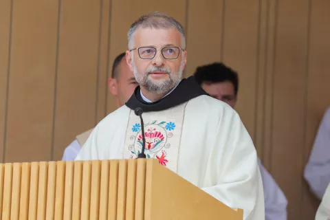 Pater dr. Robert Bahčič, predsednik Dru&scaron;tva ljubiteljev jaslic Slovenije / Foto: Tina Dokl