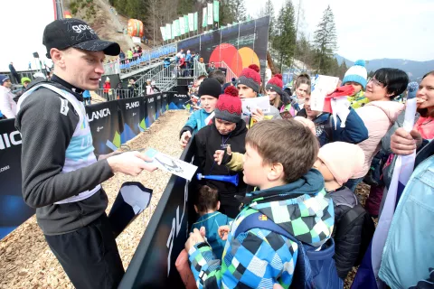 smučarski poleti Planica SP svetovni pokal kvalifikacije četrtek skakalnica mladi v planici triglav / Foto: Gorazd Kavčič