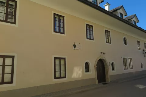 Med nagrajenimi stavbami je tudi hiša na Cesti talcev 5 v Škofji Loki. / Foto: Vilma Stanovnik