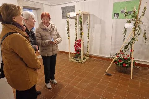 Razstava je postavljena v Gra&scaron;čini Duplje.