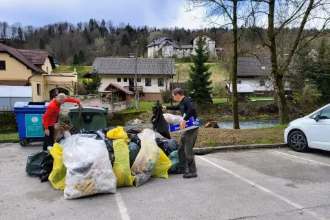 Na Lancovem in v Podnartu in okolici se je spomladanske čistilne akcije udeležilo 129 krajanov.