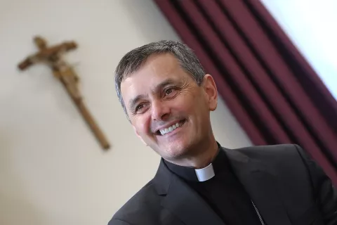 Novome&scaron;ki &scaron;kof in predsednik Slovenske &scaron;kofovske konference dr. Andrej Saje / Foto: Gorazd Kavčič