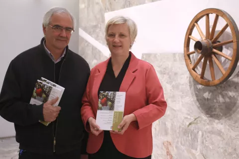 Dnevi Škofjeloškega pasijona Pasijonski dan 2023 nova številka publikacije Pasijonski doneski 18/2023 razstava obnovljeni elementi kostumografija scenografija Sokolski dom Škofja Loka / Foto: Gorazd Kavčič