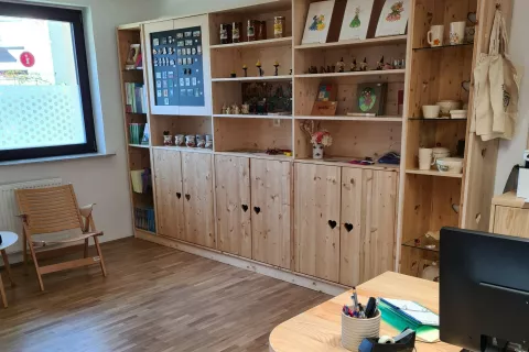 Na Goričici je sedaj sedež Zavoda za turizem Preddvor s turističnoinformativnim centrom, privlačna pa je tudi notranjost prenovljene hi&scaron;ke. / Foto: Alenka Brun