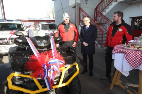 predaja vozil GRZS gorsko-reševalna zveza slovenije ministrstvo za obrambo štirikolesnik SUV vozilo Kranj / Foto: Gorazd Kavčič