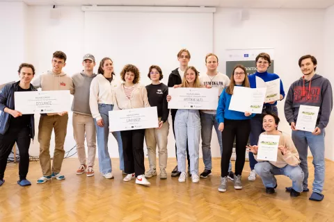 Na mednarodnem hekatonu so nagradili najbolj&scaron;e tri ideje, ki so jih prispevale skupine Lavindeep (1. mesto), Ecolance (2. mesto) in AimFor Results (3. mesto), nagrado mesta Kranj pa je prejela skupina Kranjčanki. / Foto: Kristjan Kuzmanoski