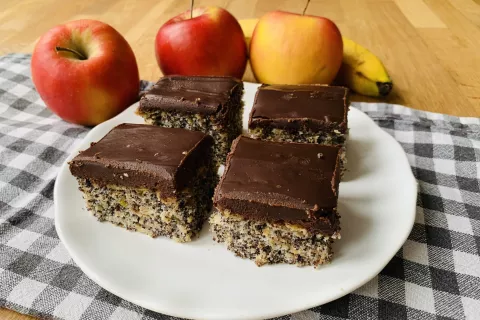 Makove kocke z jabolki / Foto: Erika Jesenko