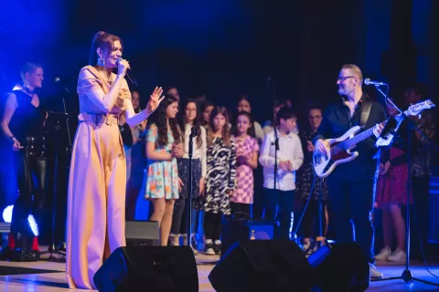 Koncert Mance Špik v Festivalni dvorani na Bledu, Mladinski pevski zbor OŠ Bled / Foto: Nik Bertoncelj