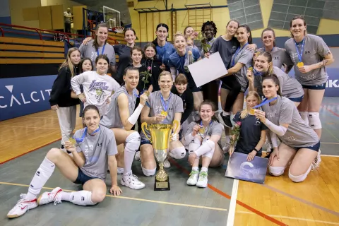 Calcit Volley s pokalom 2023 / Foto: Brumec
