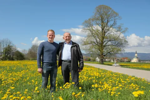 naj drevo podelitev2023 BC Naklo na fotografiji Urban in Joža Šink Markutova lipa / Foto: Tina Dokl
