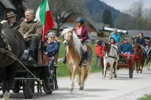V povorki je bilo tudi precej mladih konjenikov / Foto: Tina Dokl