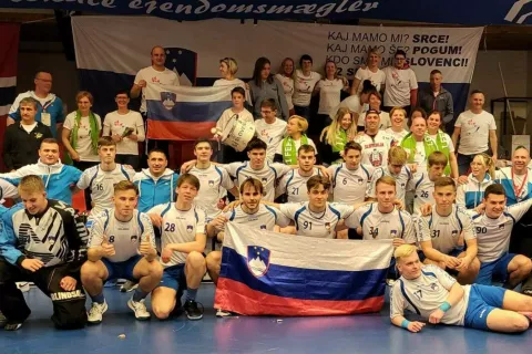 Naša mlada reprezentanca v floorballu je uspešno nastopila na svetovnem prvenstvu na Danskem. / Foto: Arhiv Floorball Zveze Slovenije