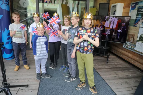 Po poteh kralja Karla III praznovanje ob kronanju kronanje kralj Karl III v Mojstrana / Foto: Tina Dokl