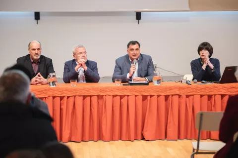 Novinar Janez Markeš, nekdanji zdravstveni minister Dušan Keber, jeseniški župan Peter Bohinec in zdravnica Marija Mulej / Foto: Nik Bertoncelj