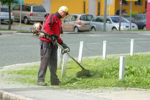 urejanje zelenic javna površina košnja Preddvor / Foto: Tina Dokl