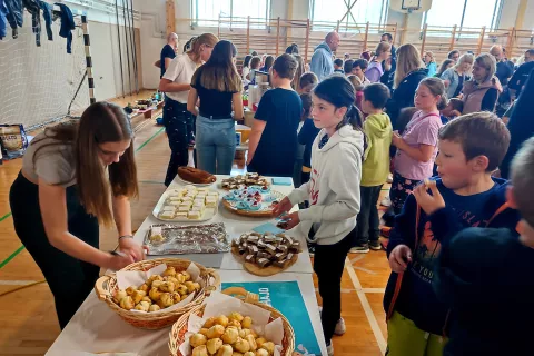 Odprta kuhinja OŠ Bistrica pri Tržiču / Foto: Nika Toporiš