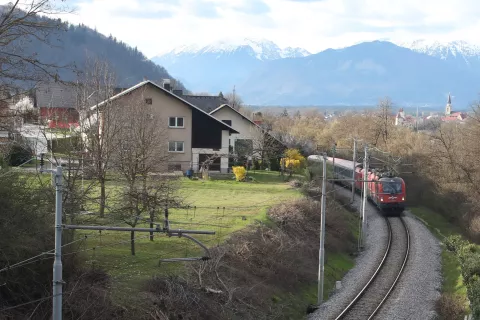 O nadgradnji železni&scaron;ke proge na območju Orehka bodo v ponedeljek govorili tudi v državnem svetu. / Foto: Gorazd Kavčič