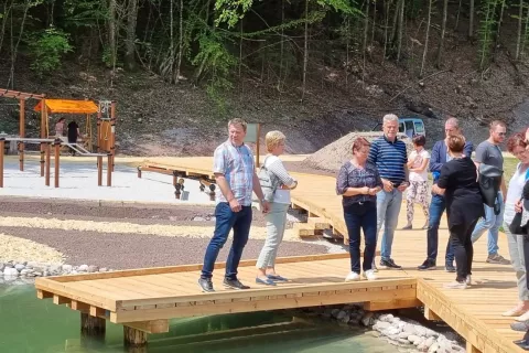 V Gorenji vasi so v sklopu projekta (NAD)gradimo ponudbo &Scaron;kofjelo&scaron;kega uredili Rekreacijsko sredi&scaron;če Log. / Foto: Mateja Rant