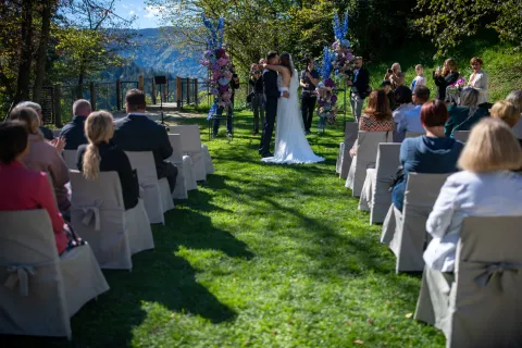 Lani so na seznam poročnih lokacij dodali tudi Grajski park. / Foto: Primož Pičulin