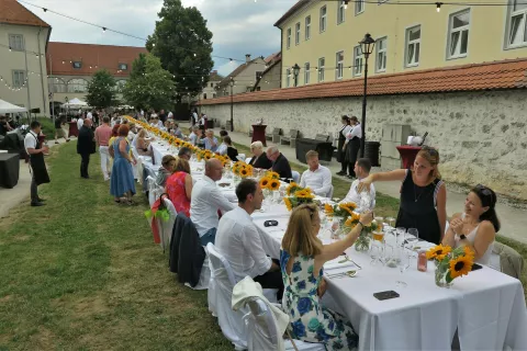 ab - kranjska dolga miza 2022 / Foto: Alenka Brun