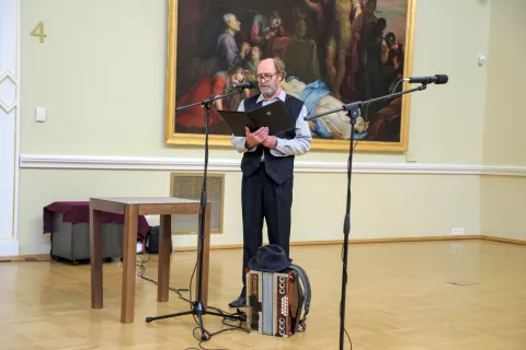 valvasorjeva odličja za leto 2022 na fotografiji Janez Škof slovenski igralec harmonikar in pevec / Foto: Tina Dokl