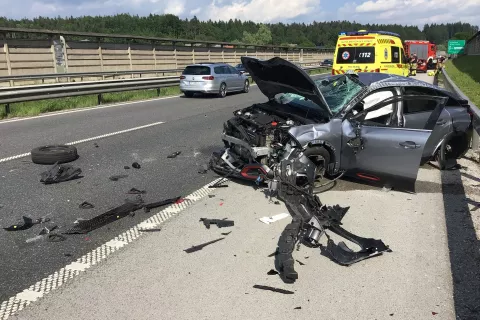 prometna nesreča na avtocesti / Foto: Gars Kranj