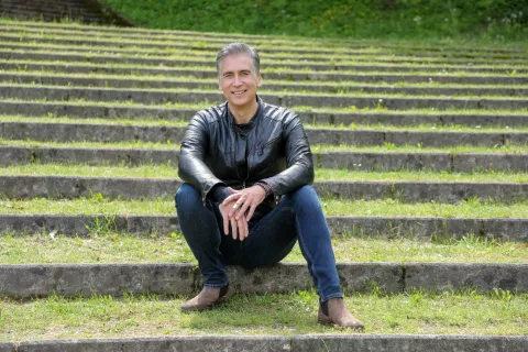 Jan Plestenjak pevec zabavne glasbe in kitarist &Scaron;kofja loka / Foto: Tina Dokl