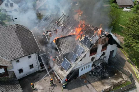 požar Metron Inštitut Češnjica pri Kropi / Foto: Pgd Kropa