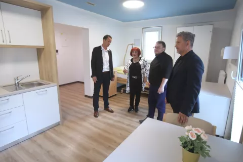 odprtje novi prostori mansarda sobe apartma DSO dom starostnikov Peter Uzar Tržič starostniki / Foto: Gorazd Kavčič