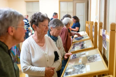 Razstava starih fotografij Selc bo odprta do 2. julija. / Foto: Simon Benedičič