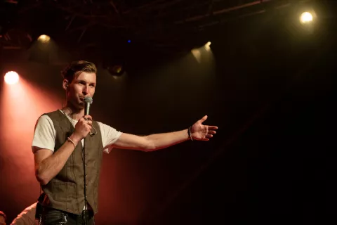 Koncert Žige Jelarja v gradu Khislstein / Foto: Primož Pičulin