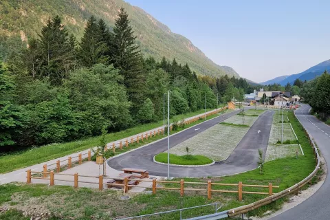 Na novem parkiri&scaron;ču v Mojstrani bo stal parkomat po sistemu ostalih prakomatov na plačljivih javnih parkiri&scaron;čih v občini.