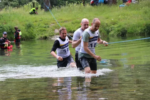 Tekmovanja se udeležijo le fizično in psihično najbolje pripravljeni policisti, vojaki, gorski re&scaron;evalci in gasilci. / Foto: arhiv organizatorja