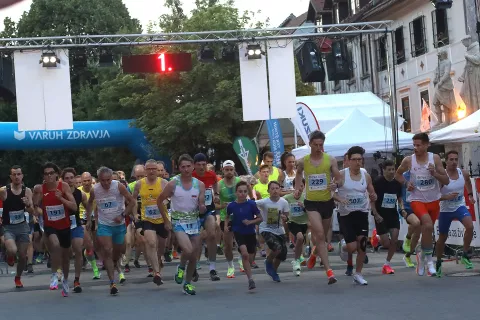 tek 4 mostov Škofja Loka 10 km kilometrov / Foto: Gorazd Kavčič