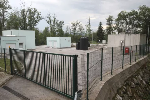 Kranjska občina je Občini &Scaron;enčur v odkup ponudila njihov celotni lastni&scaron;ki del v primarnem kanalizacijskem vodu v občini &Scaron;enčur in lastni&scaron;ki del v Čistilni napravi Trboje (na fotografiji). / Foto: Gorazd Kavčič