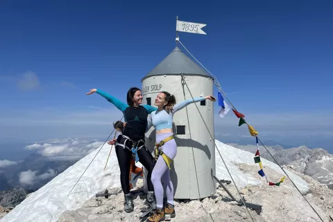 Prvi dan sta Meta in Tinkara izkoristili za vzpon na Triglav. / Foto: osebni arhiv