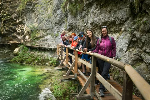 Sotesko Vintgar v poletni sezoni največ gostov obi&scaron;če med 10. in 14. uro, zato v tem času prihaja do preobremenjenosti soteske. / Foto: arhiv TD Gorje