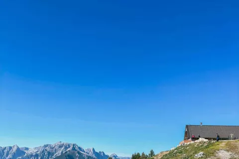 Planine so priljubljen cilj številnih pohodnikov in gorskih kolesarjev, za doseganje sozvočja kmetijstva in turizma na planinah pa je potrebno stalno ozaveščanje o pomenu planin.