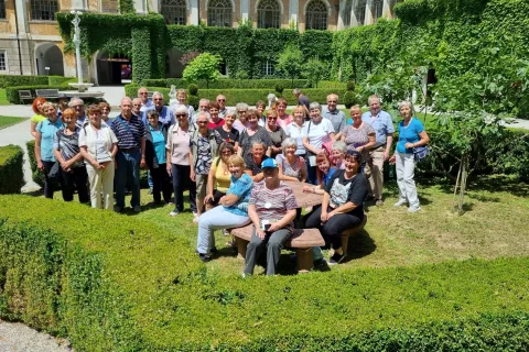 Naša skupina izletnikov na vrtu dvorca Štatenberg / Foto: Grega Flajnik