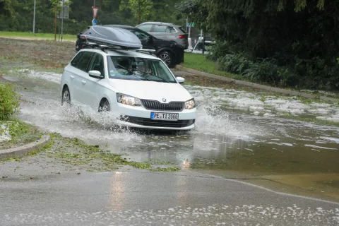 neurje toča dež poplava poplave Bled / Foto: Tina Dokl