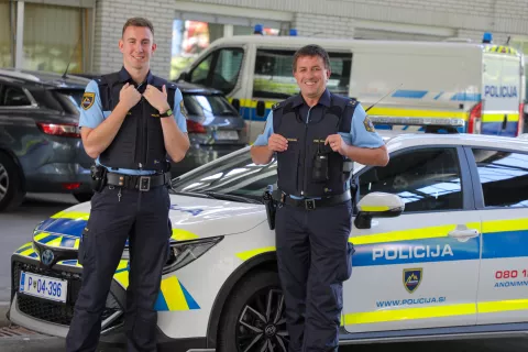 Uroš Marković in Miroslav Volmajer policijska postaja PP Jesenice / Foto: Tina Dokl
