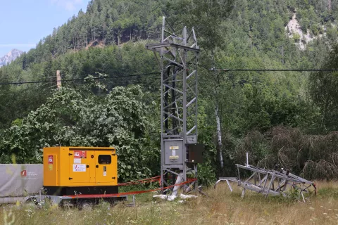 odpravljanje posledice neurja dolina Kot Krma Radovna občina Kranjska Gora in Gorje vetrolom vrtinčast veter škoda gozd škoda električna napeljava Elektro Gorenjske elektrika / Foto: Gorazd Kavčič